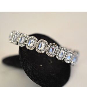 Flashy Cut Crystal Rhinestones Silver Tone Expandable Metal 6" Cuff Bracelet